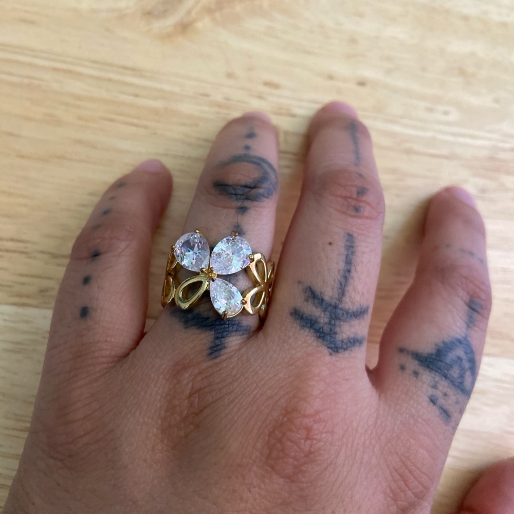 Elegant Gold and Silver Floral Ring